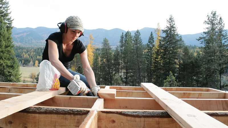 How to Live Completely Off Grid Without Debt