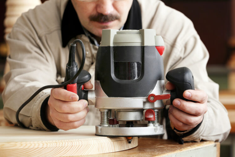 Plunge Router vs. Fixed-Base Router